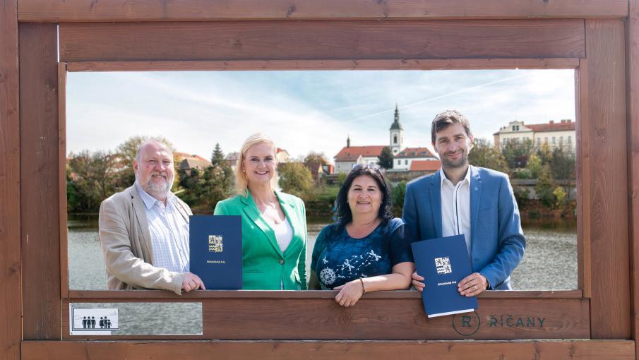 Radn pro oblast majetku a investic Libor Lesk, hejtmanka Petra Peckov,<BR>mstostarostka Hana pakov, starosta David Michalika.