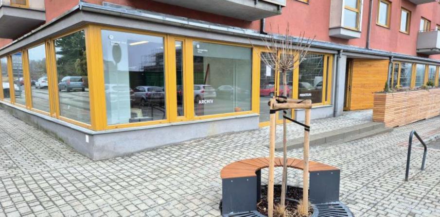 pravy Stavebnho adu se dotkly iprostranstv ped vstupem.