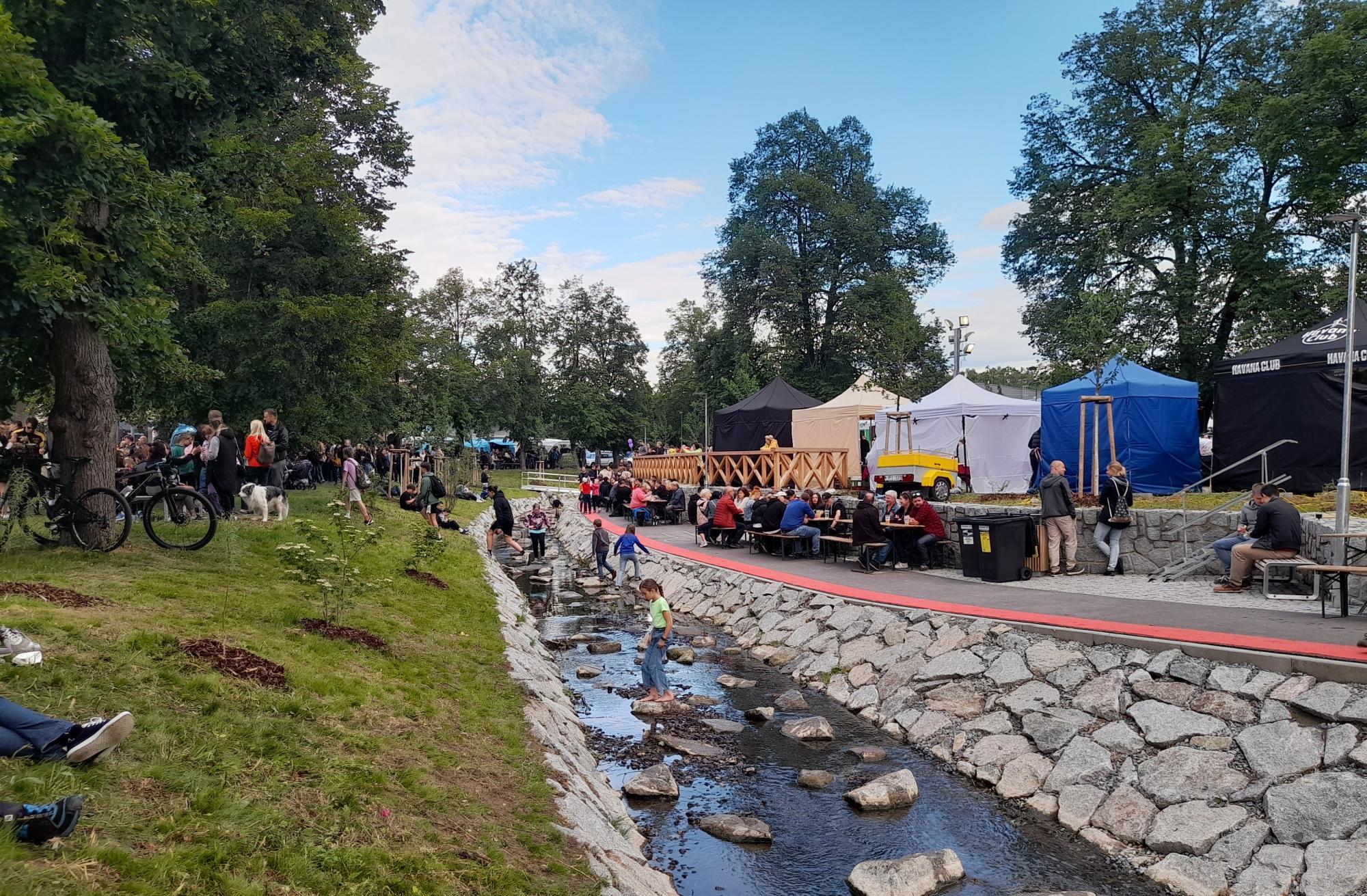 Celá náplavka ožila v rámci festivalu Riverside food.