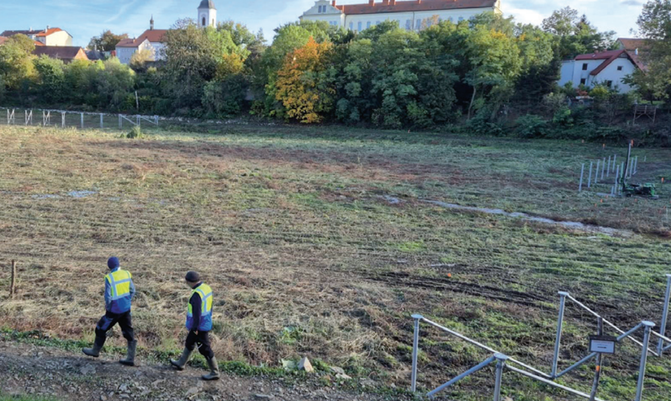 Nosné piloty byly zavrtány až osm metrů hluboko.