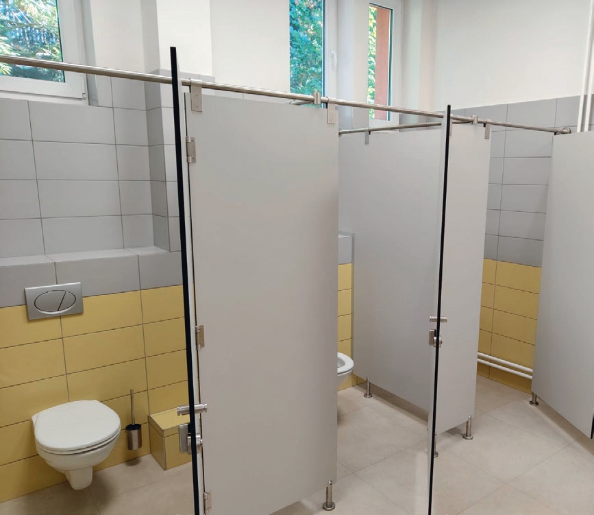ZREKONSTRUOVANÉ SOCIÁLNÍ ZAŘÍZENÍ VE 2. ZŠ BEZRUČOVA
