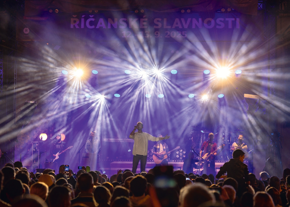 PARÁDNÍ ZAKONČENÍ SLAVNOSTÍ – SKUPINA JELEN