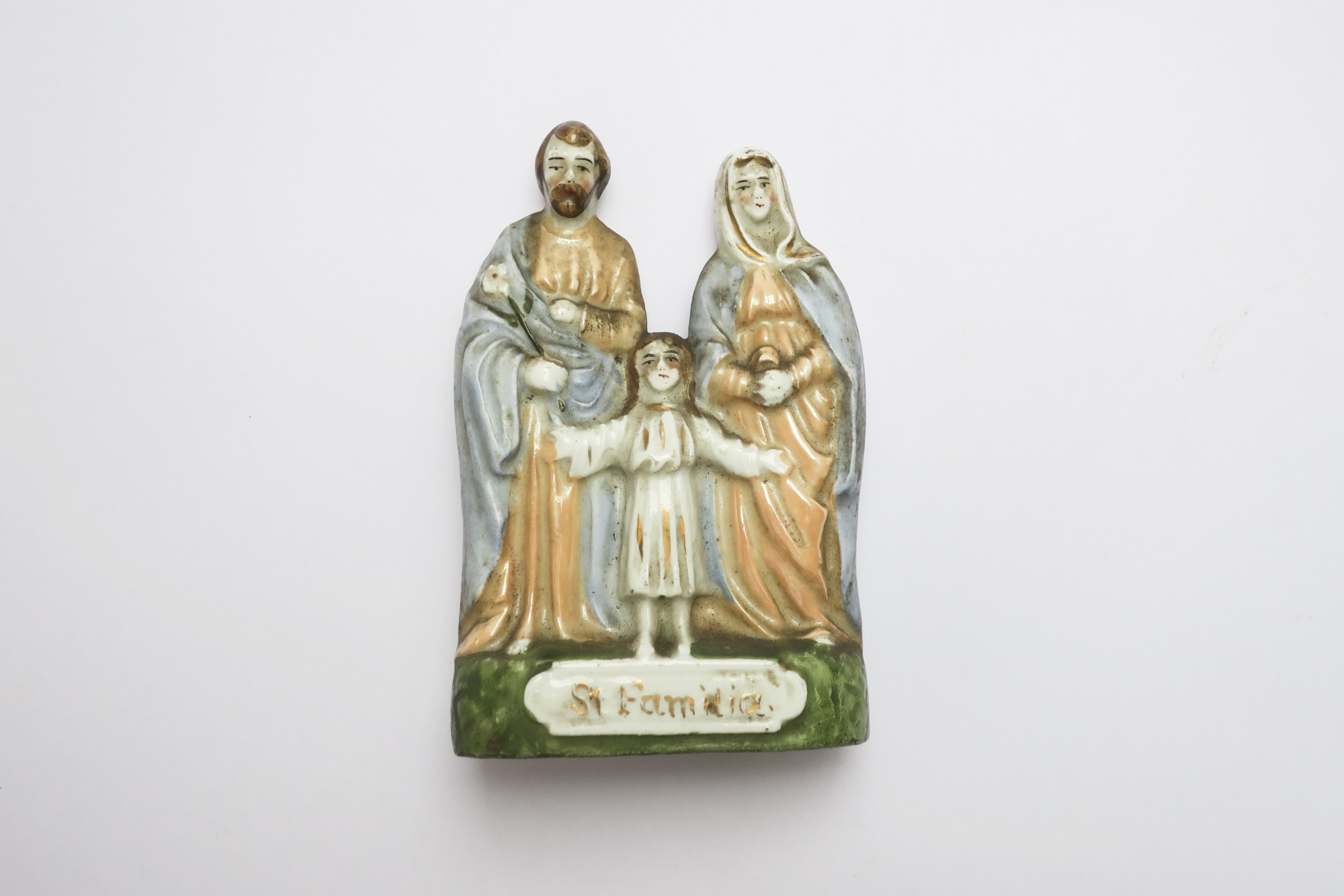 PORCELÁNOVÉ SOUSOŠÍ SVATÉ RODINY. JEDEN Z PŘEDMĚTŮ Z MUZEA V NEDVĚZÍ, KTERÝ JE NYNÍ K VIDĚNÍ V RÁMCI ŠPEKU SEZONY V ŘÍČANSKÉM MUZEU