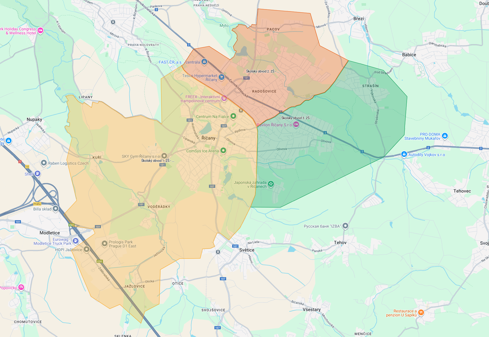 MAPA NOVÝCH ŠKOLSKÝCH OBVODŮ. HRANICE ŠKOLSKÝCH OBVODŮ TVOŘÍ ŽELEZNIČNÍ TRAŤ A ULICE SMIŘICKÝCH + ULICE STRAŠÍNSKÁ