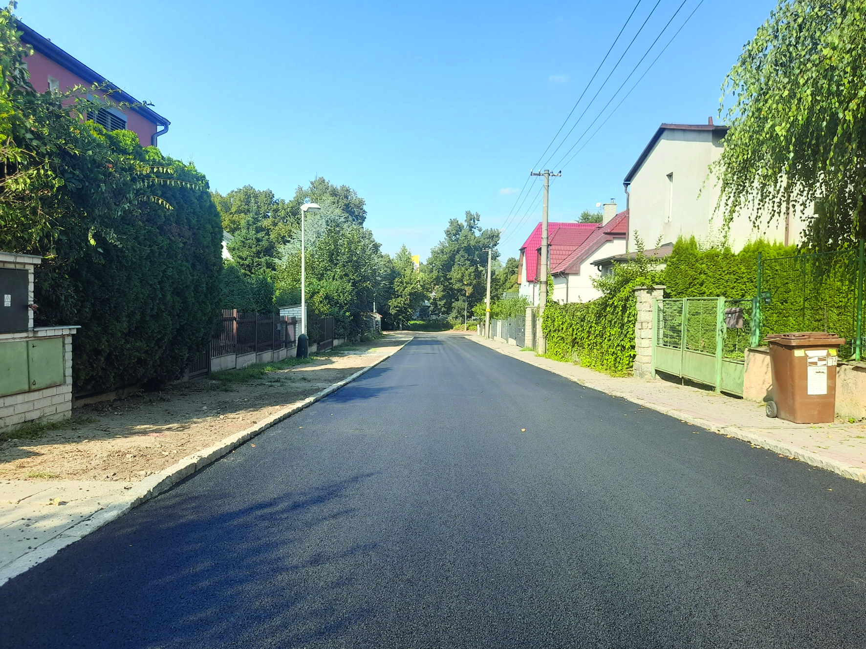 ULICE OTAVSKÁ DOSTALA PO OPRAVĚ VODOVODU A KANALIZACE NOVÝ ASFALTOVÝ POVRCH