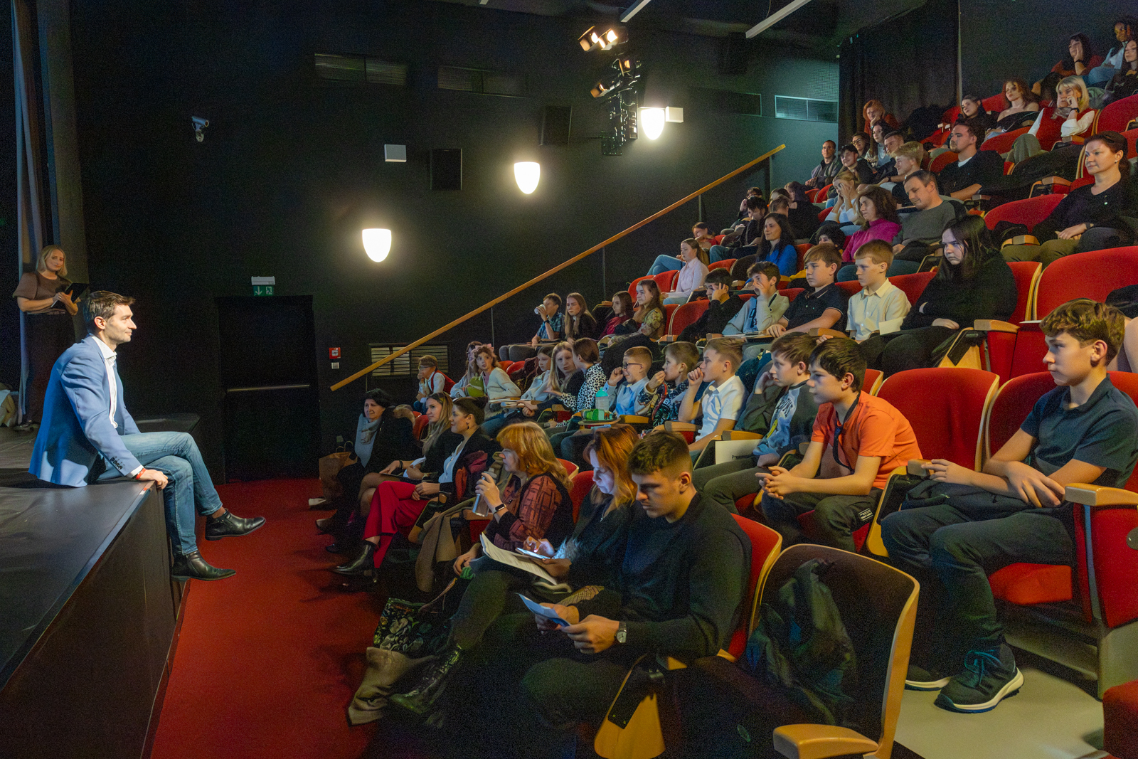 Kinosál byl téměř plný – mladé řečníky hlasitě podporovali rodiče, kamarádi, učitelé i starosta David Michalička. „Prezentace našich žáků a studentů mě nadchly. Nejen, že mají super nápady, které naše město potřebuje, ale také to umí naprosto famózně odprezentovat. Byla radost sledovat je a diskutovat s nimi. Pokud je tohle naše budoucnost, tak to s námi vypadá dobře,“ neskrýval nadšení.