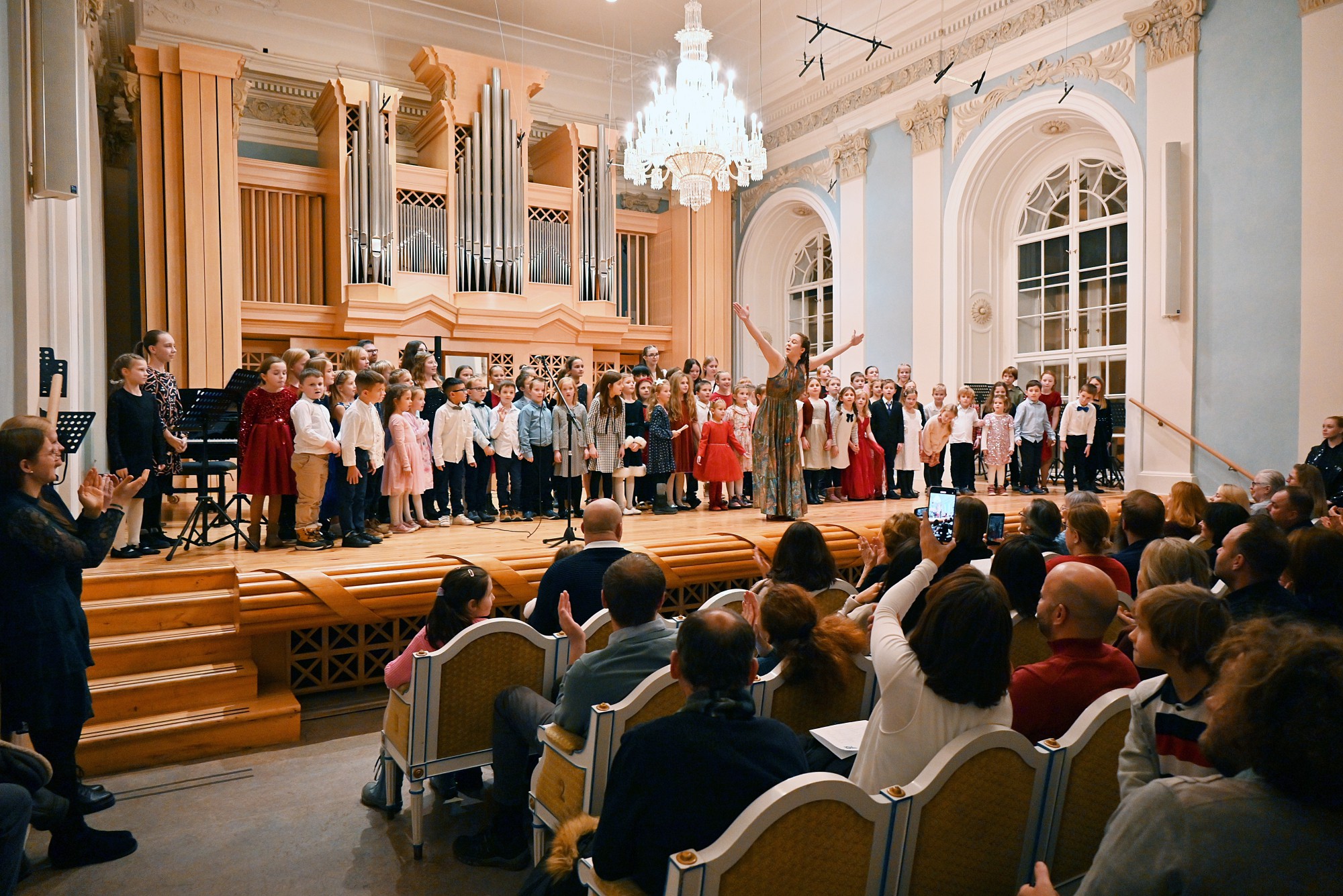 Z KONCERTU V SÁLE BOHUSLAVA MARTINŮ V PRAZE.