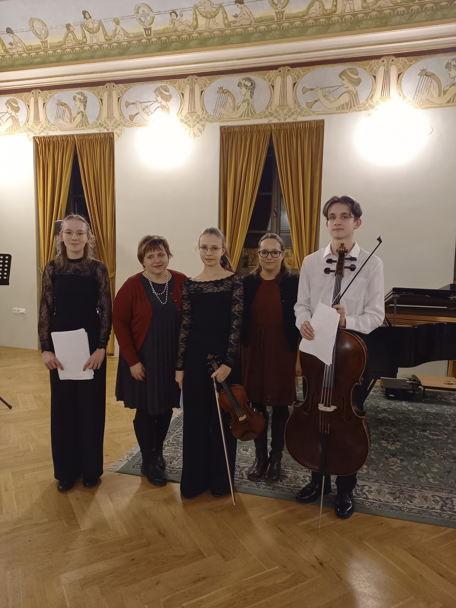 KLAVIRNI TRIO HAM – MARIE VOLCOVA<BR>KLAVIR (PED. H. JAVORSKA), HELENA JILICHOVÁ (PED. M.DOMINIKUSOVÁ), ADAM ČULÍK (PED. O. CIBULKA) – ABSOLUTNÍ VÍTĚZ KRAJSKÉHO KOLA