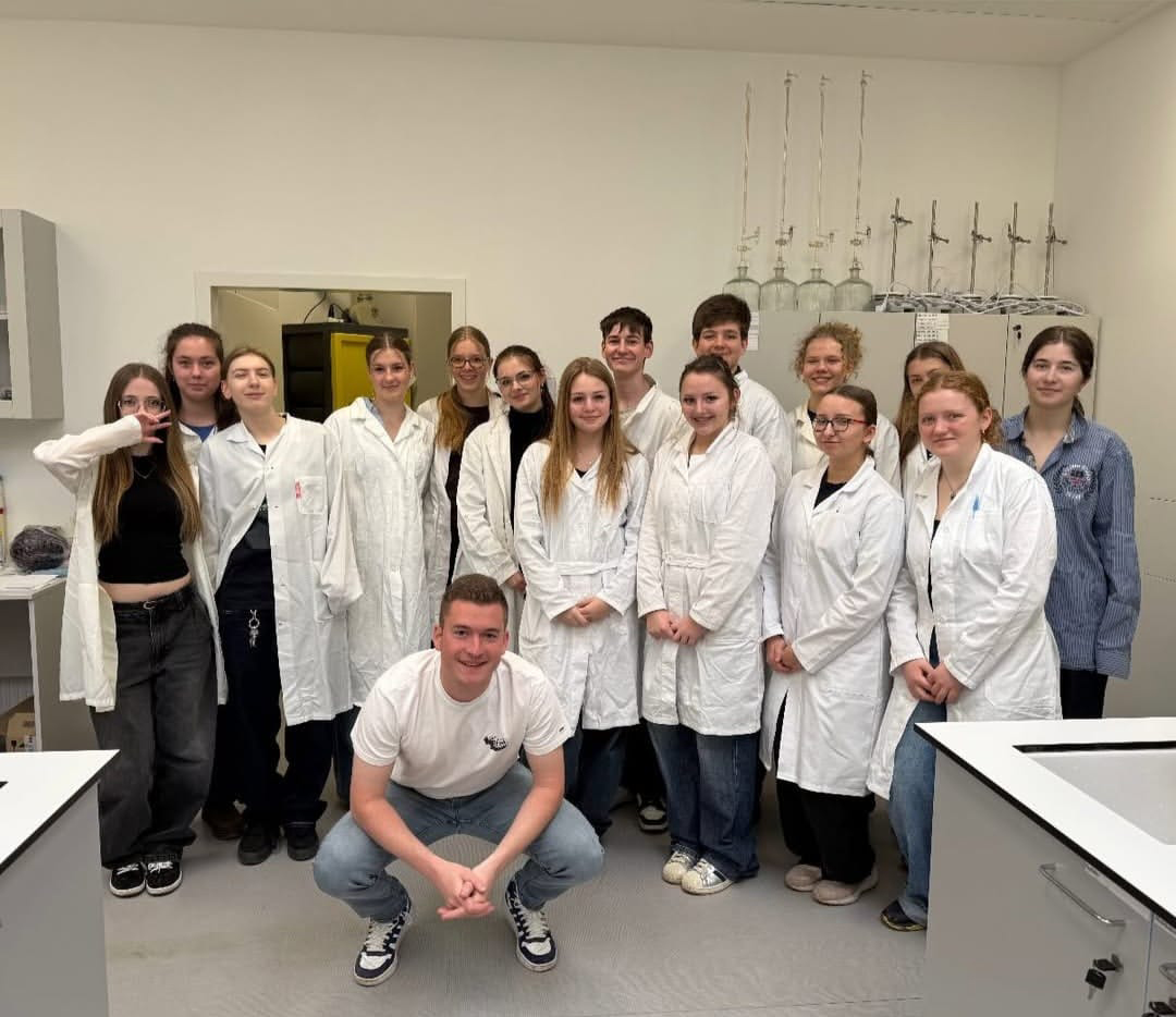 Žáci 1. ZŠ v laboratoři GyRi