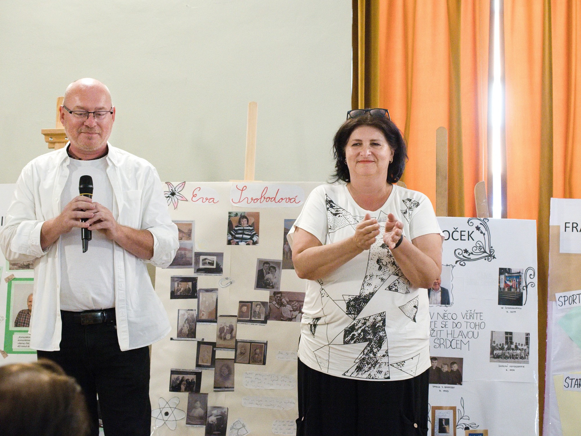 HNED V ÚVODU PREZENTACE PROMLUVILI ZÁSTUPCI ZAPOJENÝCH OBCÍ. NA FOTOGRAFII STAROSTA STRANČIC OLDŘICH TREJBAL A MÍSTOSTAROSTKA ŘÍČAN HANA ŠPAČKOVÁ.