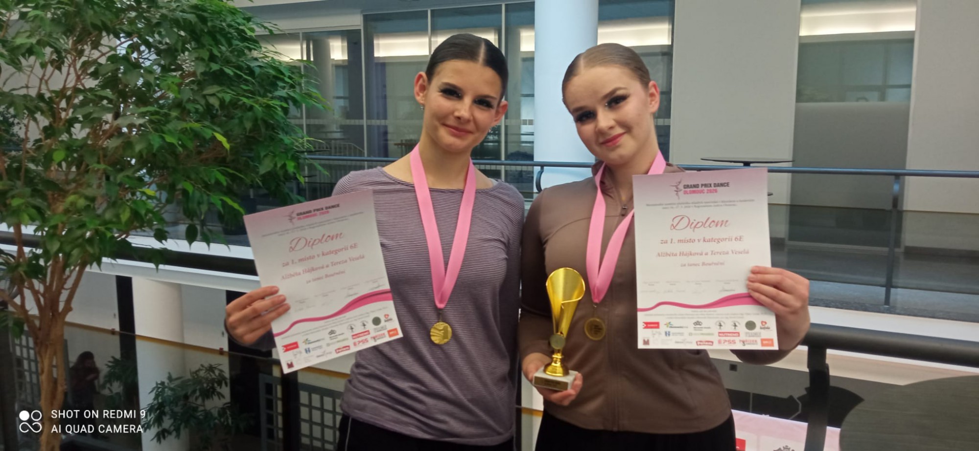 MEZINÁRODNÍ SOUTĚŽNÍ PŘEHLÍDKA MLADÝCH TANEČNÍKŮ V KLASICKÉM A MODERNÍM TANCI GRAND PRIX DANCE OLOMOUC 2026 – ALŽBĚTA HÁJKOVÁ A TEREZA VESELÁ (PEDAGOG IVANA SIKOROVÁ) – 1. CENA.