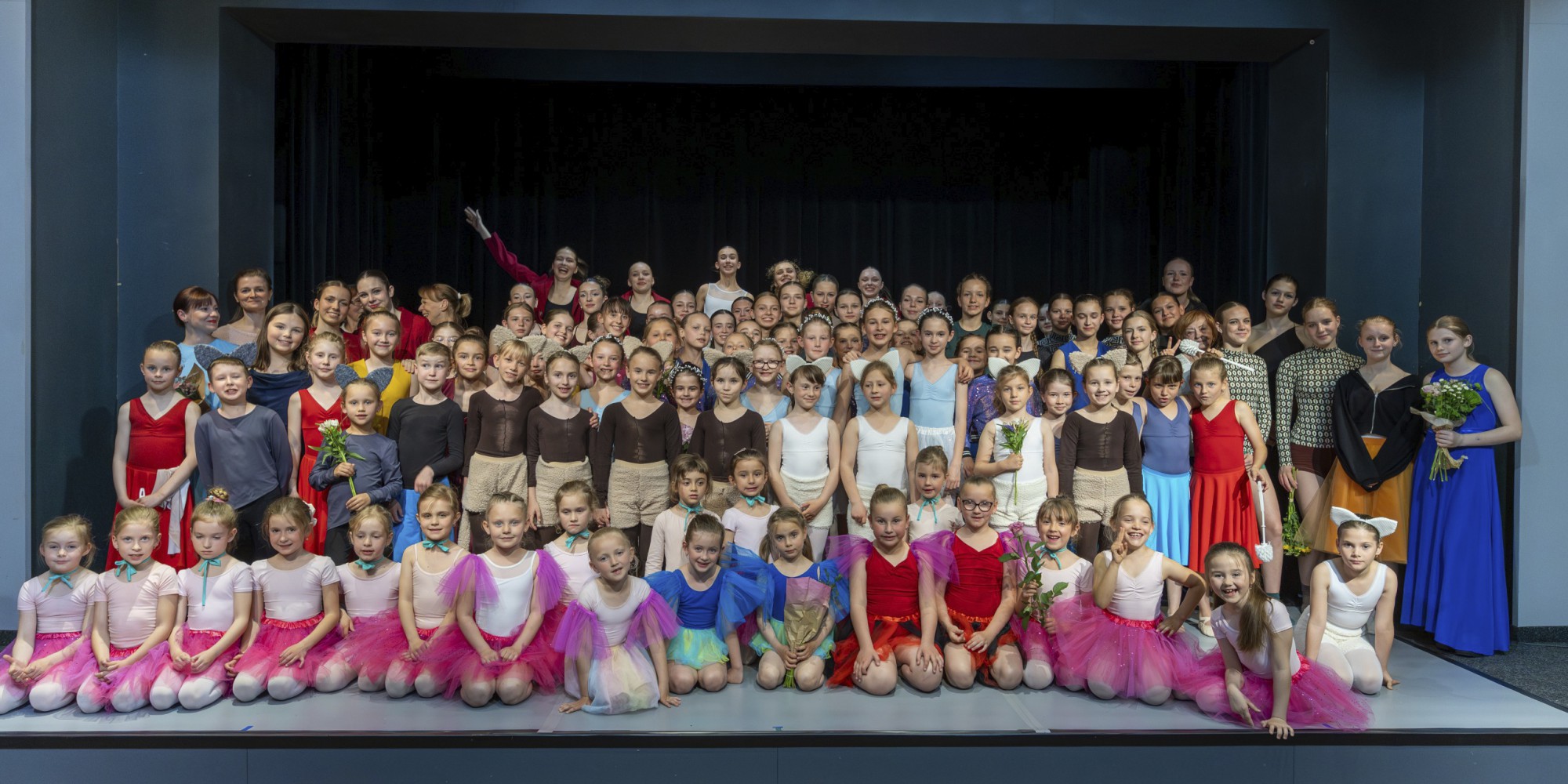 TANEČNÍ AKADEMIE<BR>NAPROSTO ZAPLNĚNÝ SÁL V KC LABUŤ A MNOHO SKVĚLÝCH CHOREOGRAFIÍ. TO JE NAŠE TANEČNÍ ODDĚLENÍ.