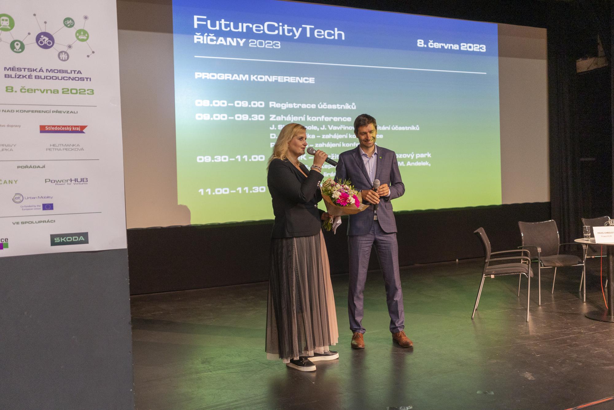 Konferenci zahájili hejtmanka Petra Pecková a starosta David Michalička.