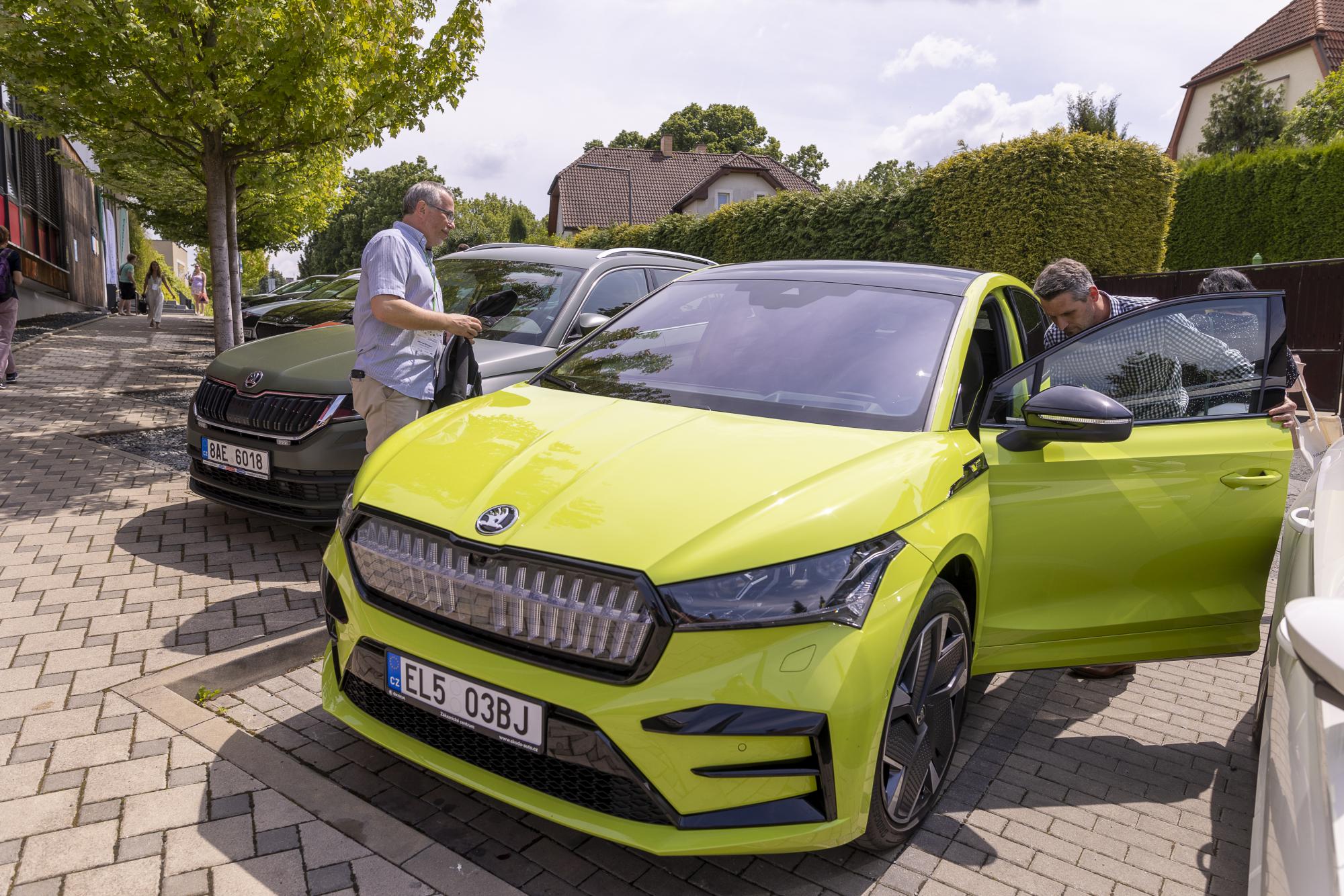 Účastníci konference dostali možnost svést se ve Škoda Enyaq Coupé RS iV.