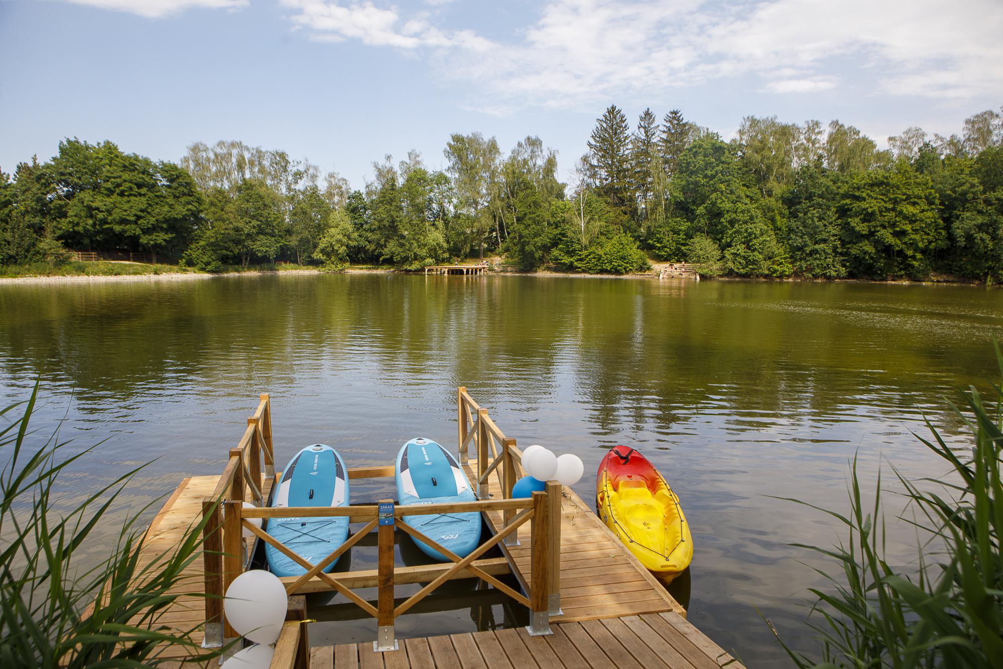Na Marvánku si můžete v hospůdce (u okýnka u zmrzliny) půjčit naše paddleboardy či kajak za 50 Kč na hodinu.