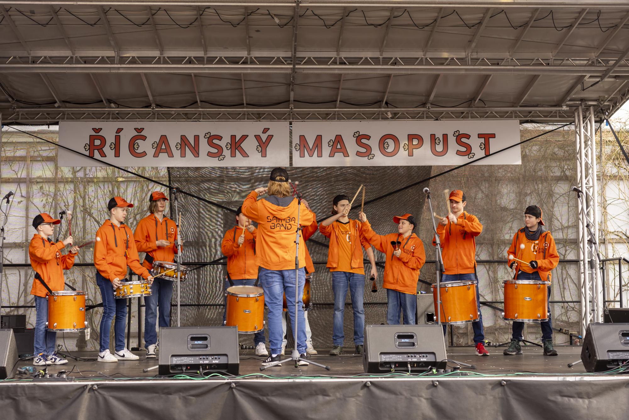 Masopustní odpoledne zahájil místní Samba band
