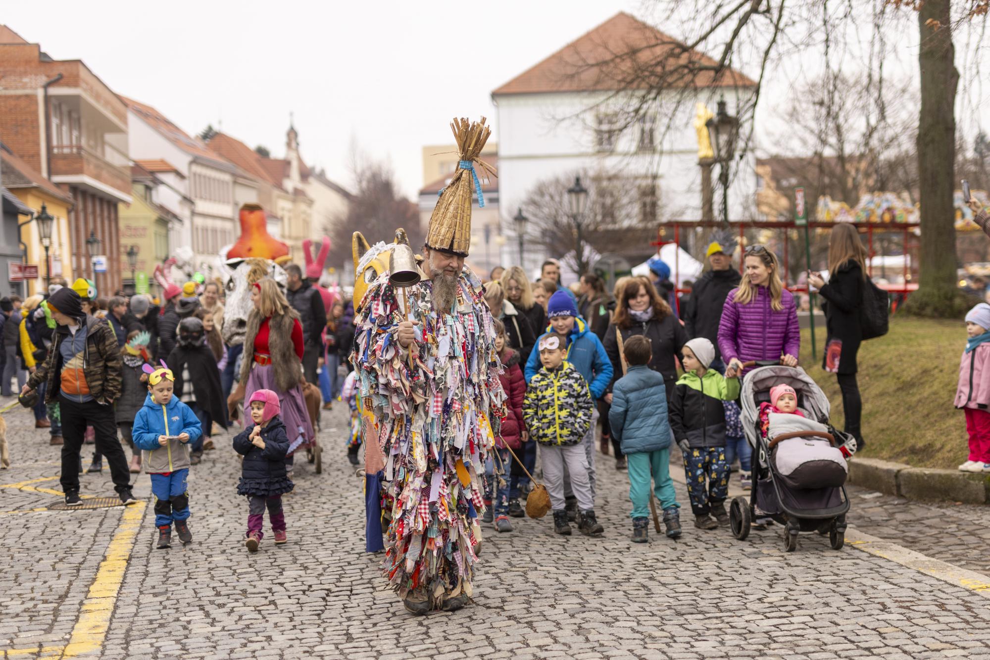 Od radnice vyrazil průvod do Hradní zahrady